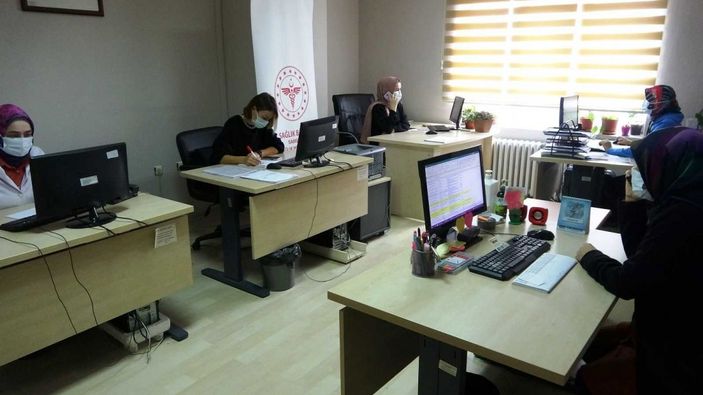 Samsun'da tıbbı sekreter, 2 bin kişiyi aşı olmaya ikna etti