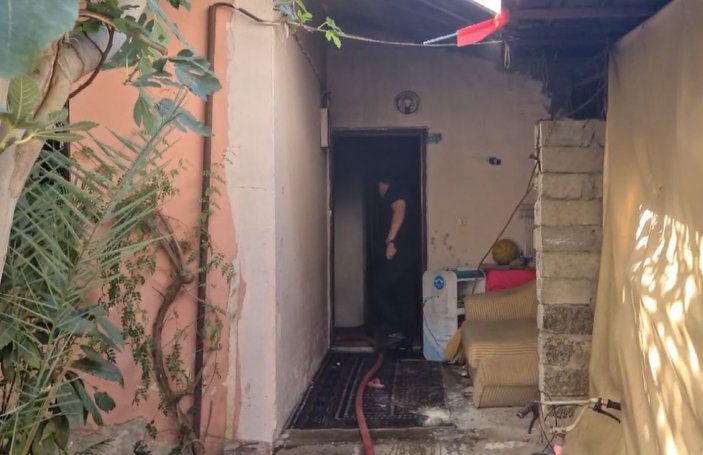Antalya'da anne, devlet korumasına alınan çocuğunu vermemek için evi yaktı