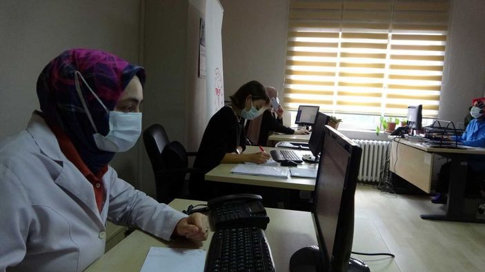 Samsun'da tıbbı sekreter, 2 bin kişiyi aşı olmaya ikna etti