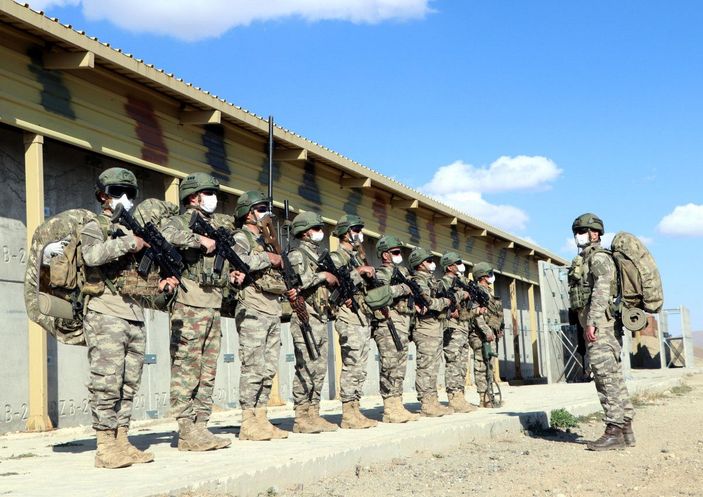 'Hudut Kartalları' sınırı yerli ve milli silahlarla koruyor -2