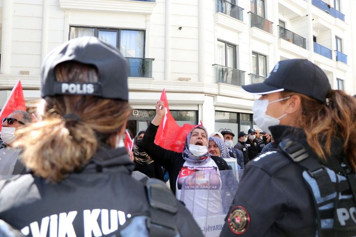 Van'da HDP önündeki eyleme katılan anne: Kızım kanser hastasıyım, teslim ol -6