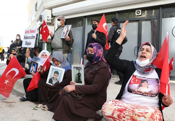 Van'da HDP önündeki eyleme katılan anne: Kızım kanser hastasıyım, teslim ol -4