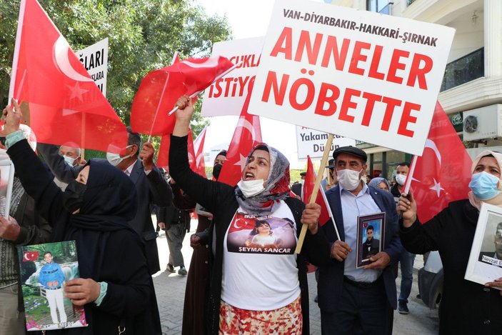 Van'da HDP önündeki eyleme katılan anne: Kızım kanser hastasıyım, teslim ol -1