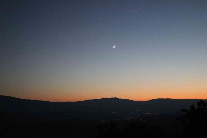 Amasya’da gökyüzünde ay ile yıldızın duygulandıran buluşması -1