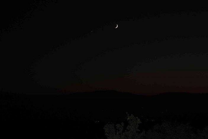 Amasya’da gökyüzünde ay ile yıldızın duygulandıran buluşması -3