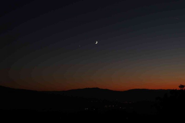 Amasya’da gökyüzünde ay ile yıldızın duygulandıran buluşması -2