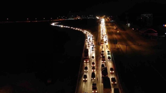 43 ilin geçiş noktası, kilit kavşakta hafta sonu trafik yoğunluğu -2