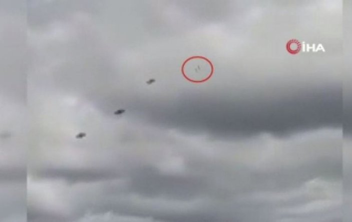 Kolombiya’da paraşütü açılmayan asker yere çakıldı, o anlar kameraya yansıdı -1