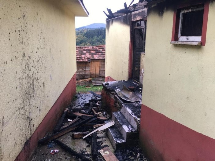 Jel ile soba yakmak isteyen şahıs, evini de kendisini de yaktı -5