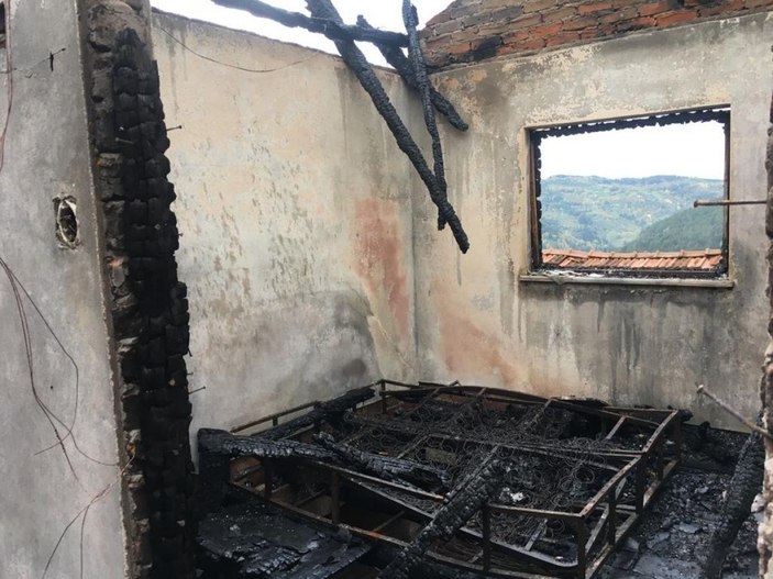 Jel ile soba yakmak isteyen şahıs, evini de kendisini de yaktı -6