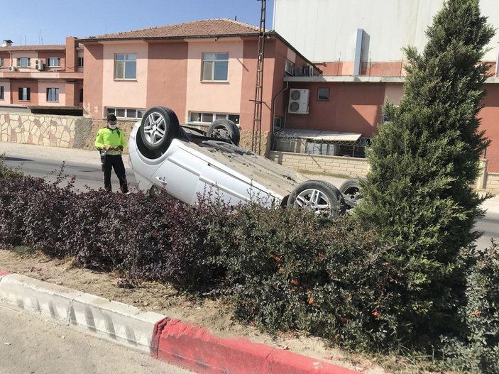 Takla atan otomobilin sürücüsü yaralandı -5