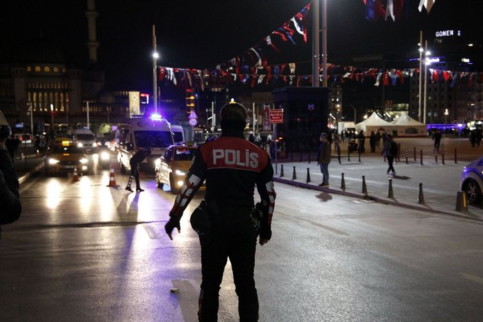 Taksim'de polis noktasındaki taksiciye küfür edince gözaltına alındı -1