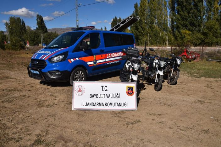 Bayburt’ta motosiklet hırsızı 4 kişi tutuklandı -2