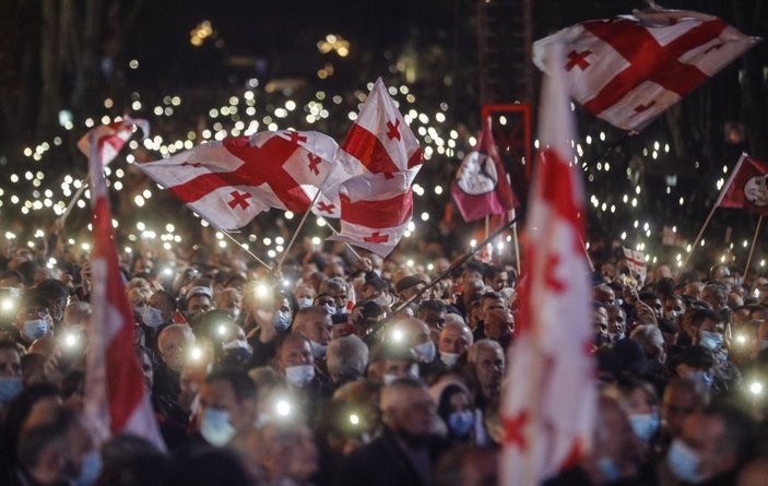 Gürcistan’da eski Cumhurbaşkanı Saakaşvili'ye destek yürüyüşü
