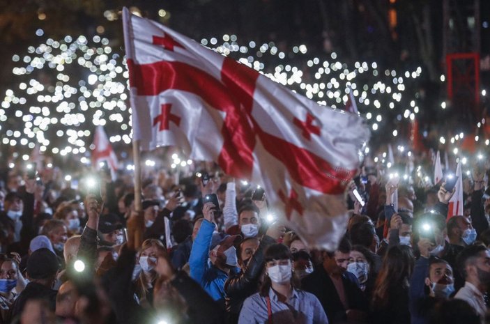 Gürcistan’da eski Cumhurbaşkanı Saakaşvili'ye destek yürüyüşü