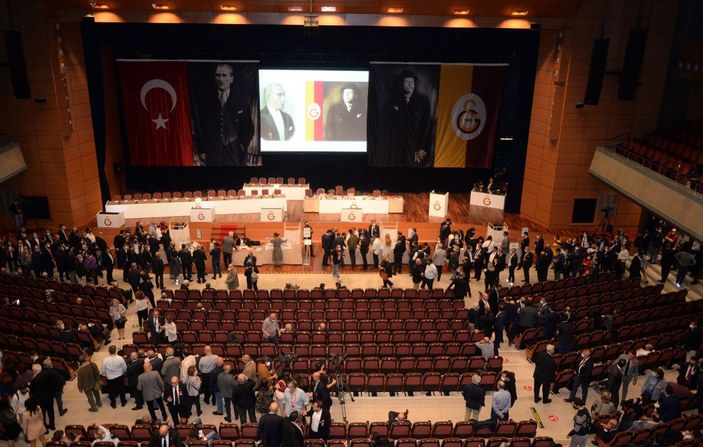 Galatasaray'da Mustafa Cengiz yönetimi mali yönden ibra edildi