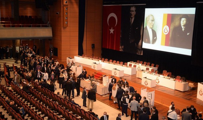 Galatasaray'da Mustafa Cengiz yönetimi mali yönden ibra edildi