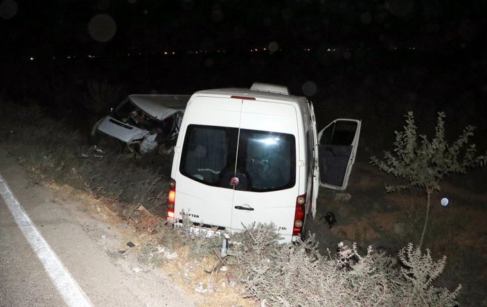 Şanlıurfa’da öğretmenlerin bulunduğu minibüs kaza yaptı: 10 yaralı