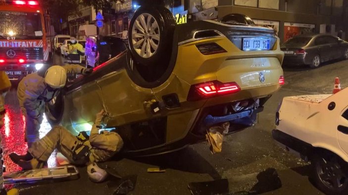 Esenler'de otomobil sokak arasında takla attı: Kaza anı kamerada -2