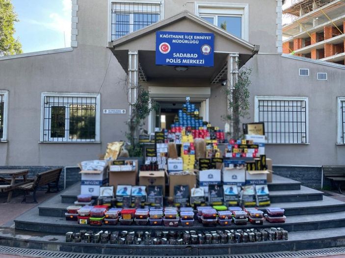 Kağıthane'de iş yerlerine kaçak tütün operasyonu -1