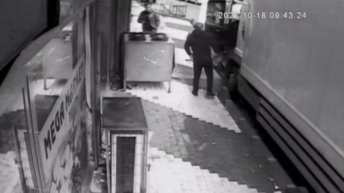 Şişli'de hırsız kamyondan 2 cep telefonu çaldı -1