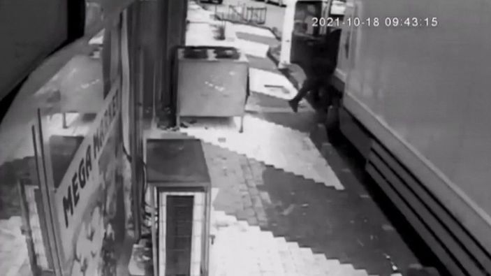 Şişli'de hırsız kamyondan 2 cep telefonu çaldı -5