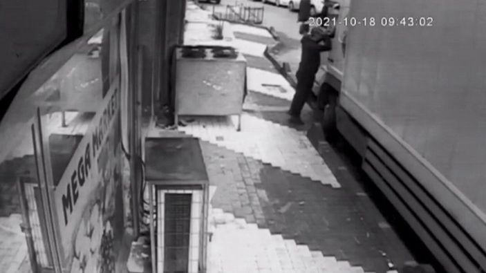Şişli'de hırsız kamyondan 2 cep telefonu çaldı -3