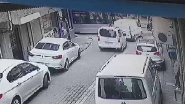 Zeytinburnu'nda tramvay kazası kamerada -2