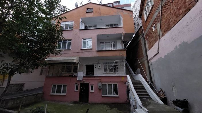 Eve balkondan girmek isteyince 2. kattan düşen çocuk yaralandı -6