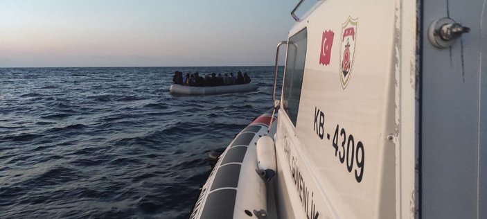 Çeşme açıklarında 25 kaçak göçmen kurtarıldı -1