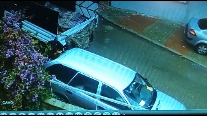 Sarıyer'de otomobil motorunu çalan hırsızlar bu kez Sultanbeyli'de otomobildeki tesisat malzemelerini çaldı -1