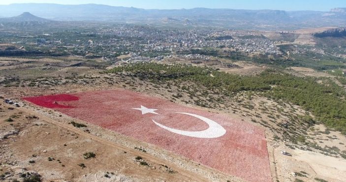 Zemine işlenmiş en büyük Türk bayrağı boyanıyor -7