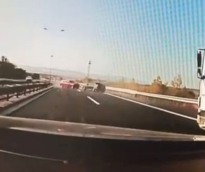 Hadımköy'de iki otomobil sürücüsü yarışırken böyle kaza oldu -2