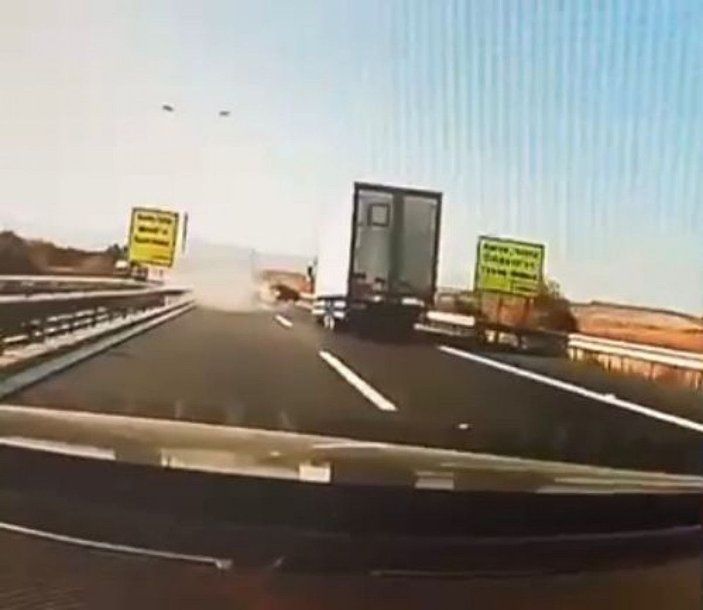 Hadımköy'de iki otomobil sürücüsü yarışırken böyle kaza oldu -3