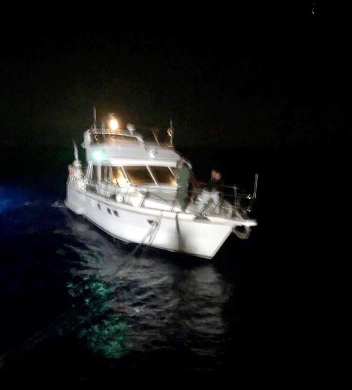 Fethiye açıklarında arızalanan teknedeki 4 kişi kurtarıldı -1
