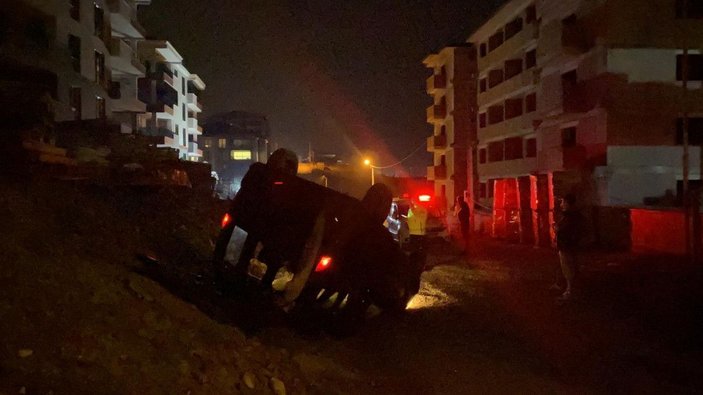 Bursa'da polis takibindeyken takla atan araçtaki 3 kişi, yaya olarak kaçtı