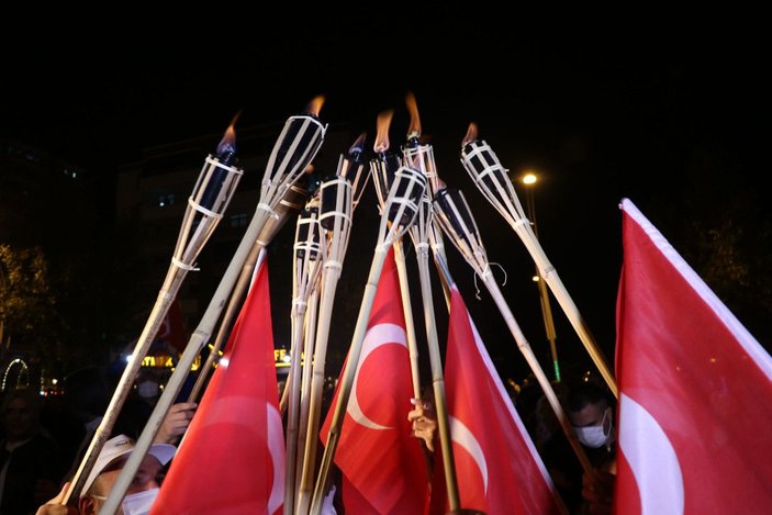 Diyarbakır'da '29 Ekim' coşkusu: 160 metre uzunluğunda Türk bayrağıyla fener alayı -3
