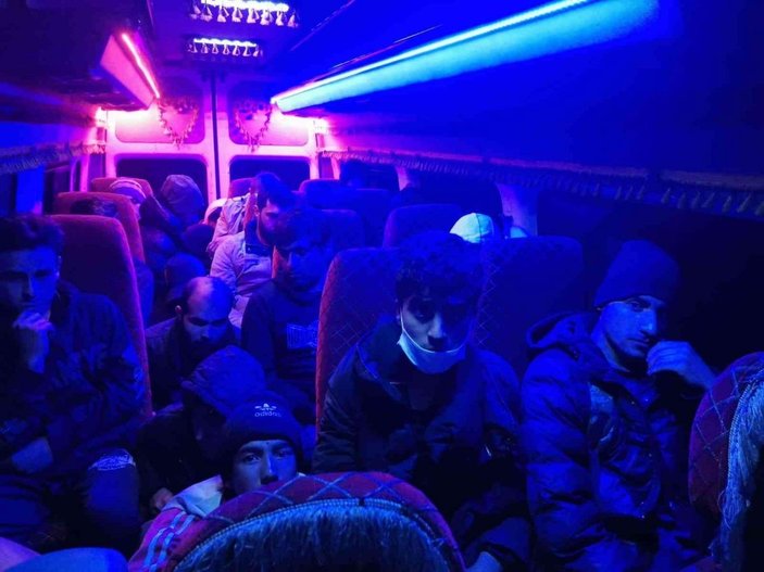 Bitlis’te 64 kaçak göçmen yakalandı -2