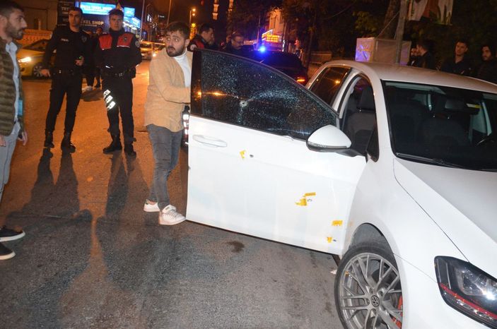 Avcılar'da otomobili kurşunladılar -5