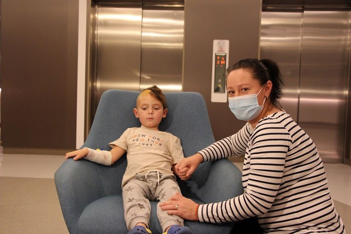 Koronavirüs sonrası sürekli uyuyordu; 4 yaşındaki çocuk Türkiye’de uyandı -5
