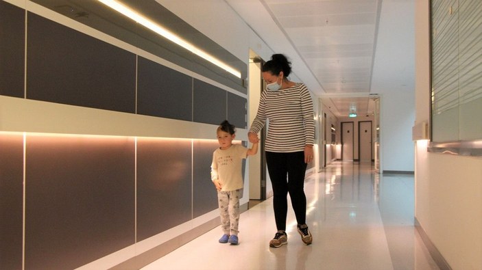 Koronavirüs sonrası sürekli uyuyordu; 4 yaşındaki çocuk Türkiye’de uyandı -4