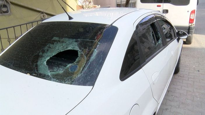 Sultangazi'de ailesiyle tartışıp sokakta ortalığı birbirine kattı -2