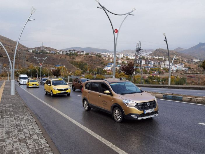 Tunceli'de taksicilerden konvoylu 'akaryakıta zam' eylemi -4