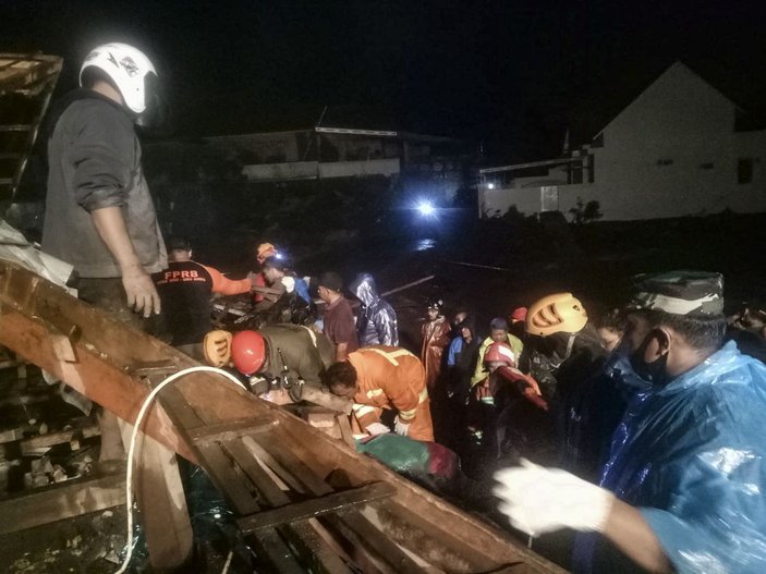 Endonezya’da sel felaketi: 11 kişi kayıp -2