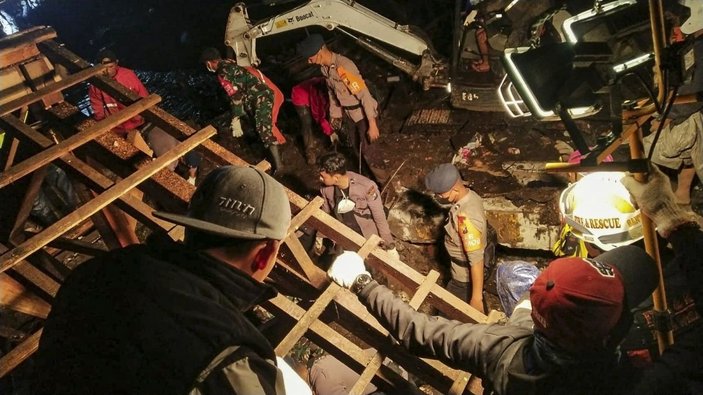 Endonezya’da sel felaketi: 11 kişi kayıp -3