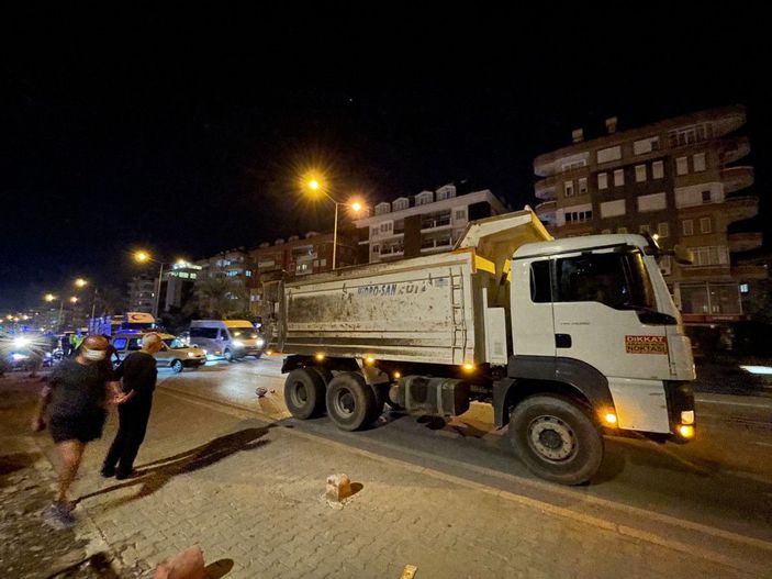 Alanya'da hafriyat kamyonunun çarptığı motosikletli öldü -3