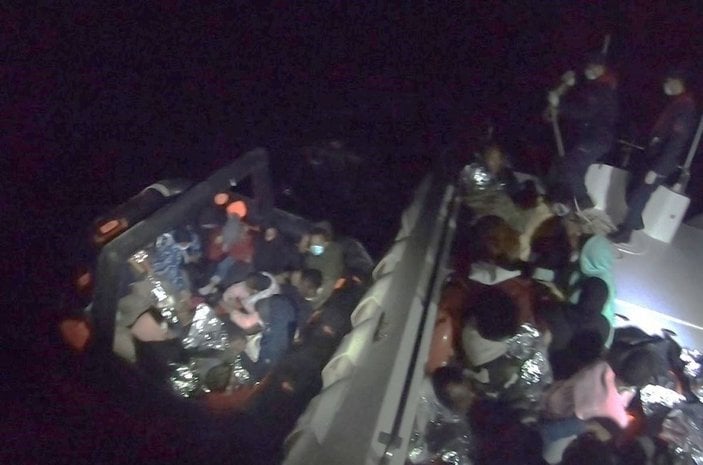 Yunanistan’ın Türk sularına ittiği 89 göçmen kurtarıldı -2