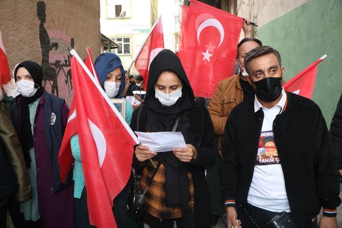 Hakkari'de evlat nöbetindeki ailelerin Diyarbakır'daki kavuşma sevinci -8