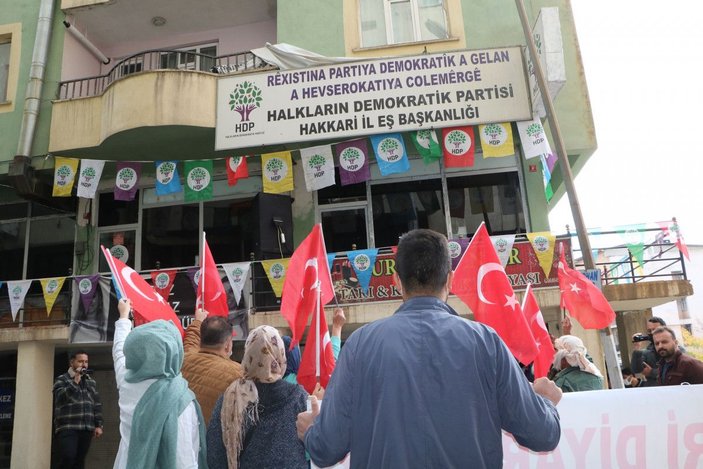 Hakkari'de evlat nöbetindeki ailelerin Diyarbakır'daki kavuşma sevinci -3