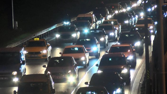 İstanbul'da iş çıkış saatinde trafik yoğunluğu -4